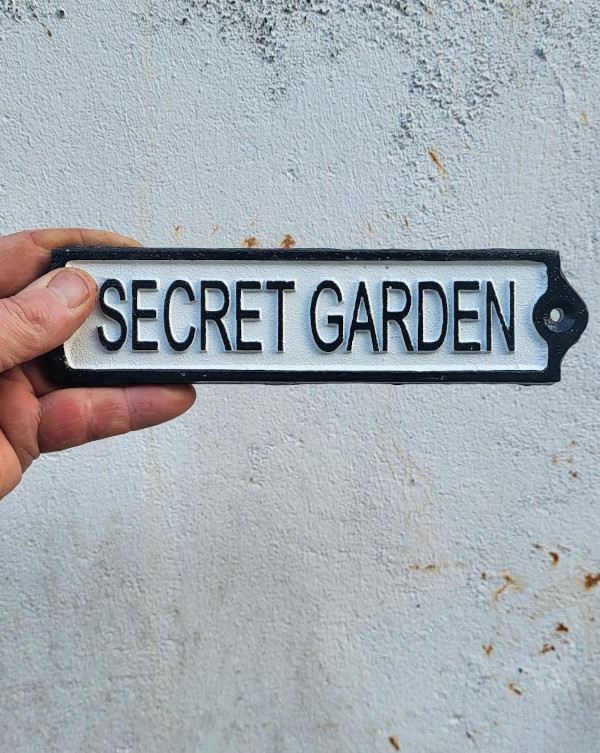 Gietijzeren naambordje