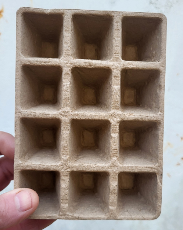 12 kartonnen zaaibakjes